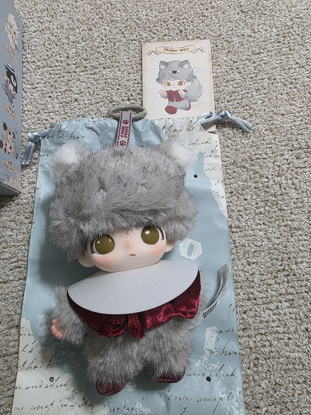 Dimoo Plush Keychain Granny Wolf - Picture 2 of 6